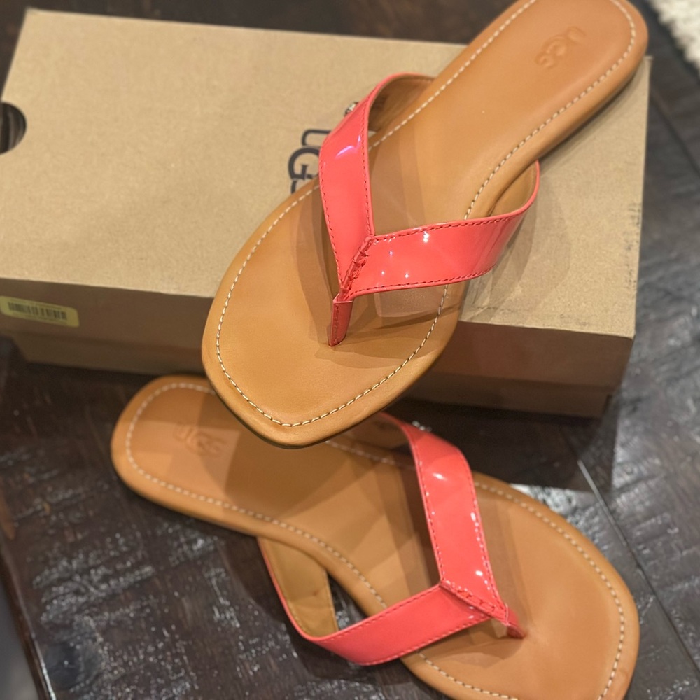UGG Women's Coral Flip Flops sz 10